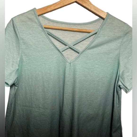 Gradient V-Neck Women's Top medium - Picture 2 of 4